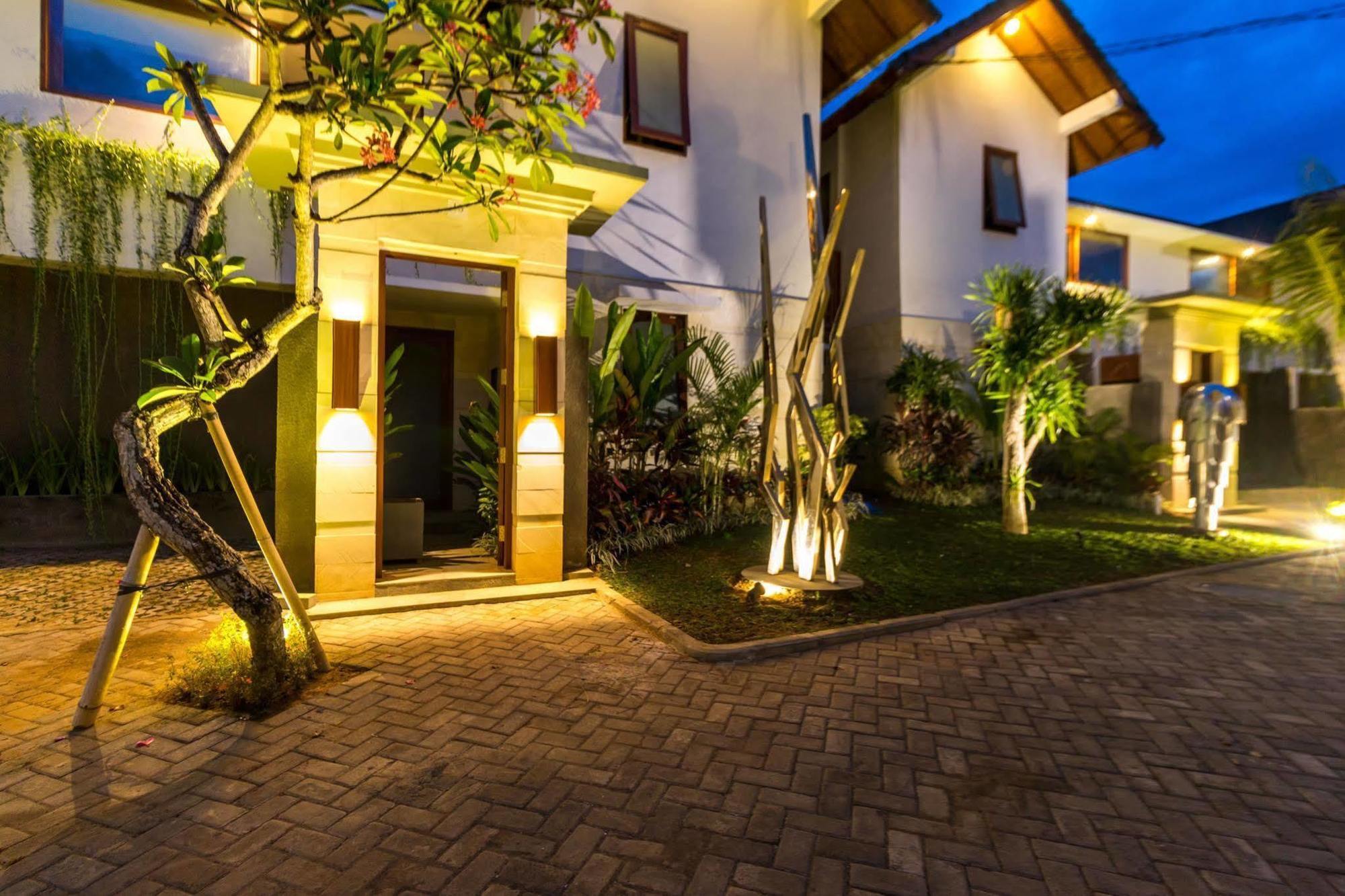 Art * Sanur